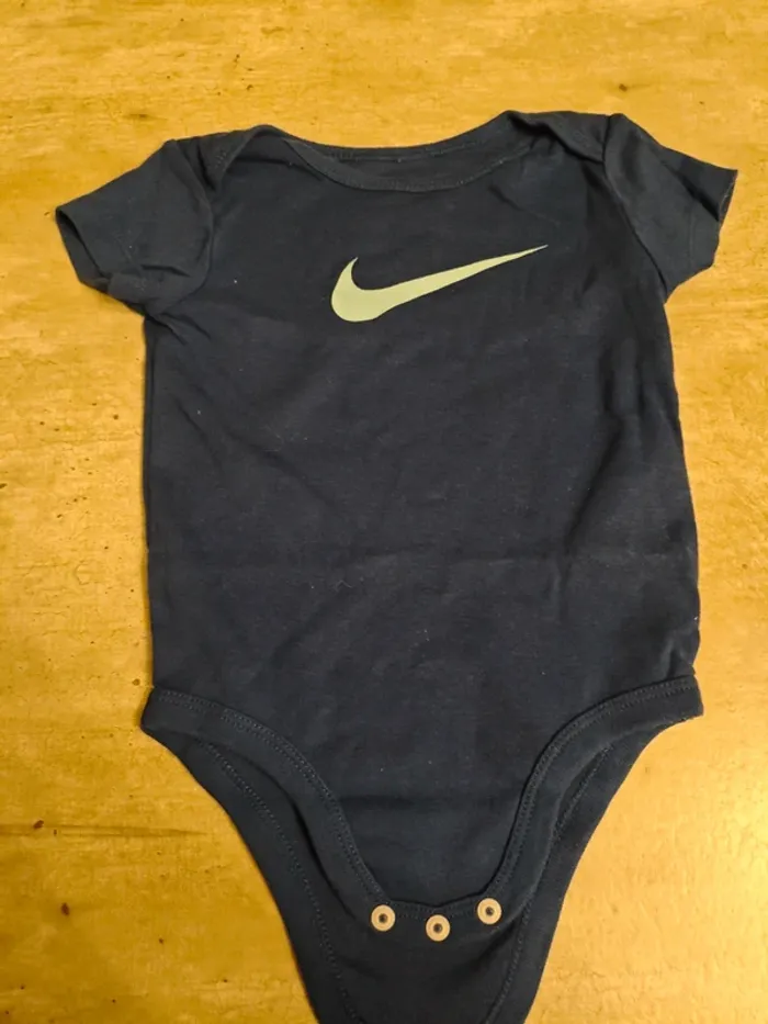 Body Nike 24 mois