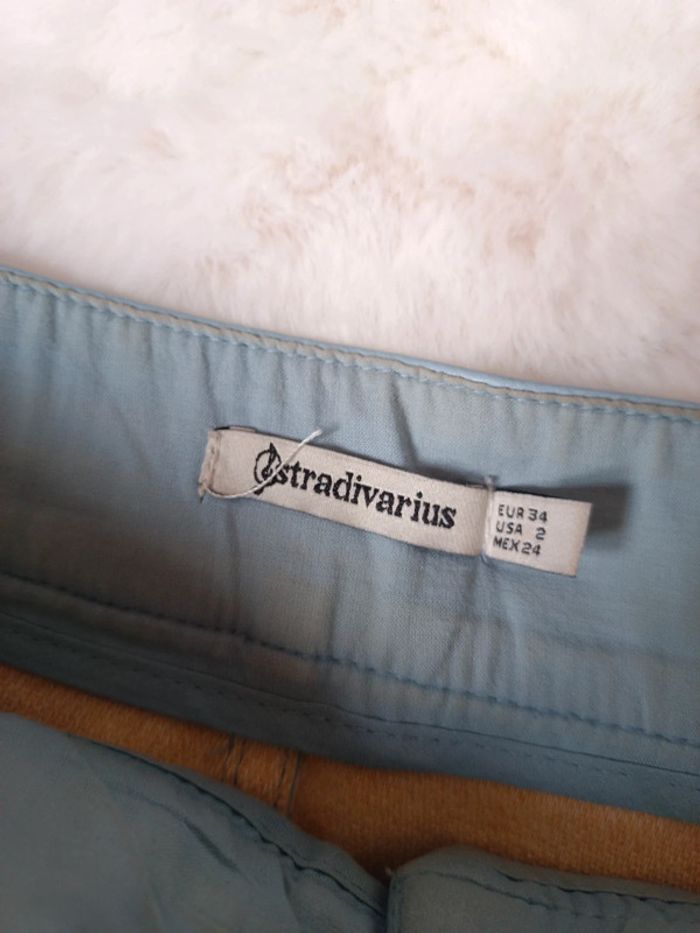 Jupe en simili cuir bleu Stradivarius - photo numéro 2