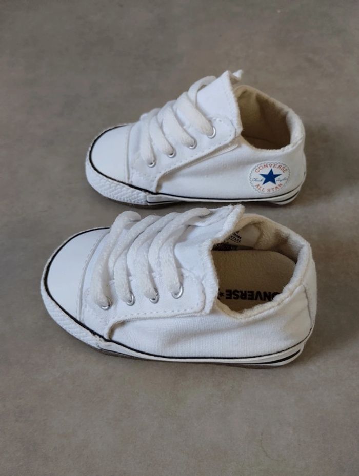 Véritable converse blanche bébé à scratch total pointure 19 - photo numéro 3