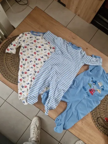 Lot de 3 pyjama neuf sans étiquette tex 3 mois