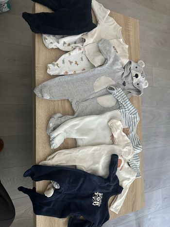 Lot vêtement bébé 0 a 6 mois 