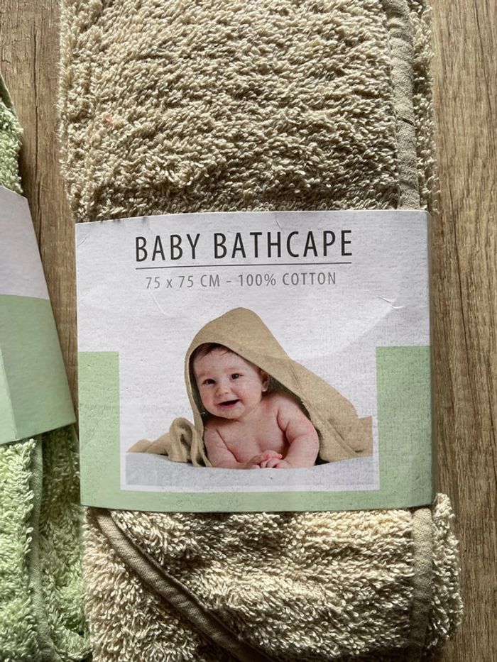 Lot de 2 capes de bain neuves - photo numéro 2