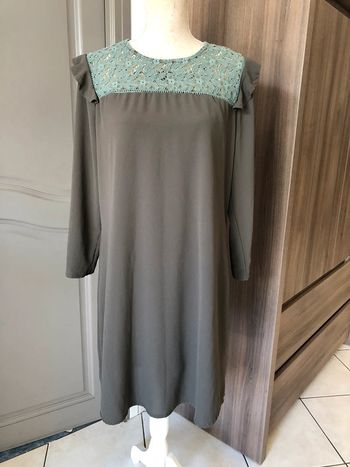 Robe été taille 40 vert et dentelles impeccable