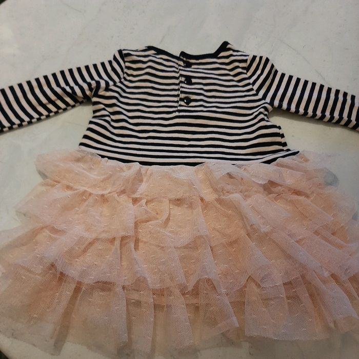 Adorable robe habillée 6 mois - photo numéro 2