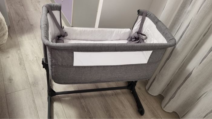 Cododo Nania + deux draps housse (blanc et gris) et une alèse - photo numéro 2