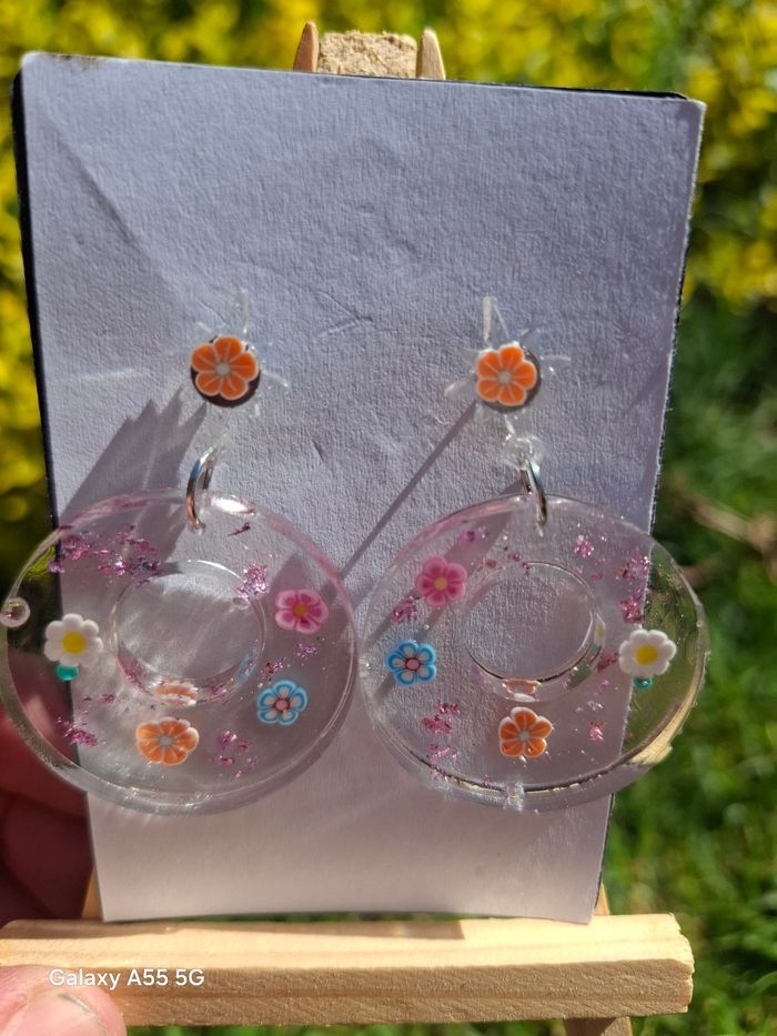 🌼 Jardin pastel – Boucles d’oreilles fleuries et délicates - photo numéro 4