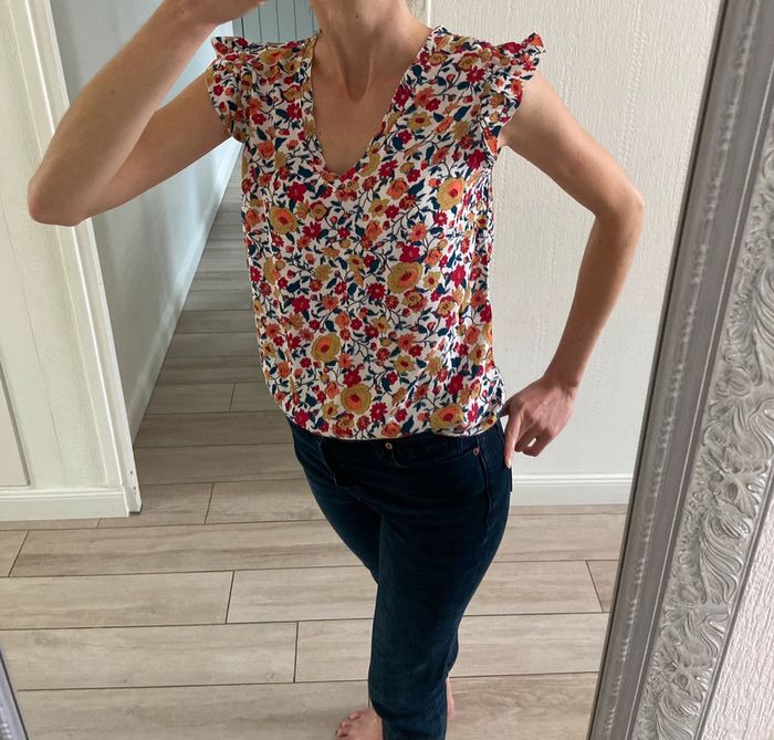 Magnifique blouse fleurie état neuf