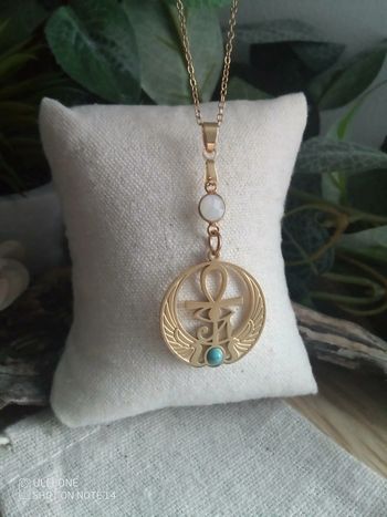 Collier pendentif égyptien pierre de lune