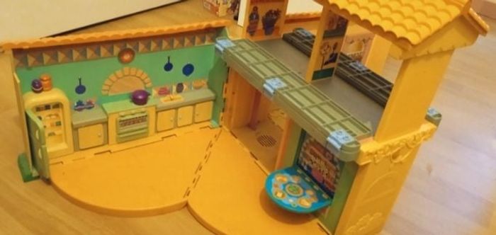 Maison dora parlante bilingue pliable