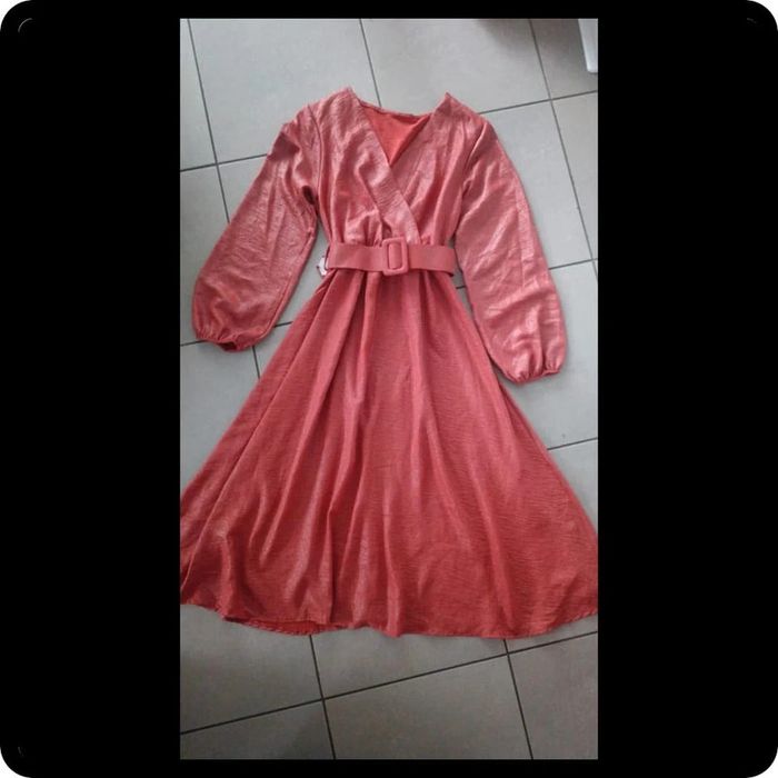 🌸 NEUF robe corail légèrement pailletée