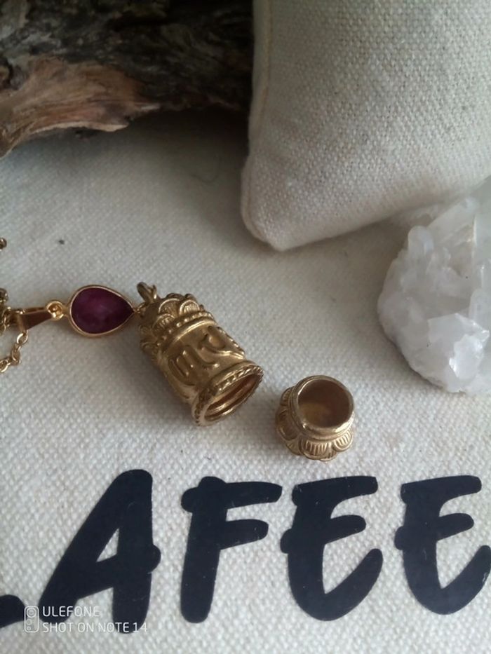 Collier pierre de rubis brut et pendentif bouddhiste - photo numéro 2