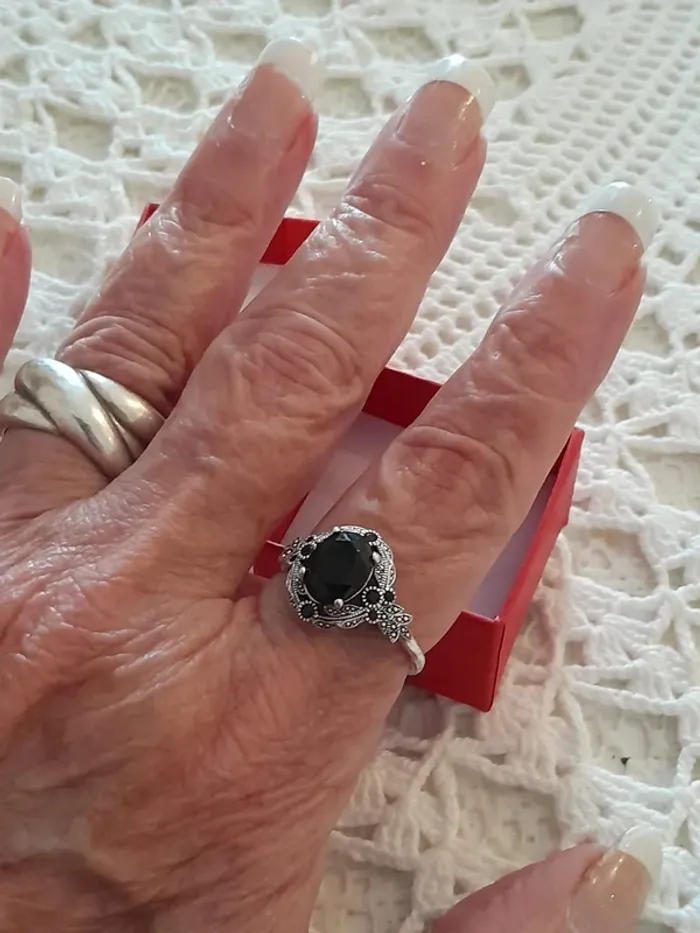 Bague, avec grande pierre noire, entourée de strass, taille 60 - photo numéro 5
