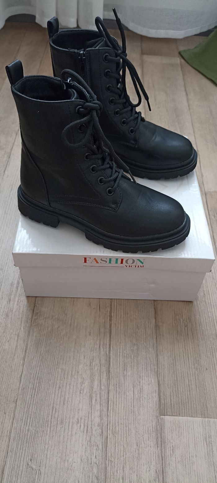 Bottines a lacets neuve avec étiquette Besson - photo numéro 2