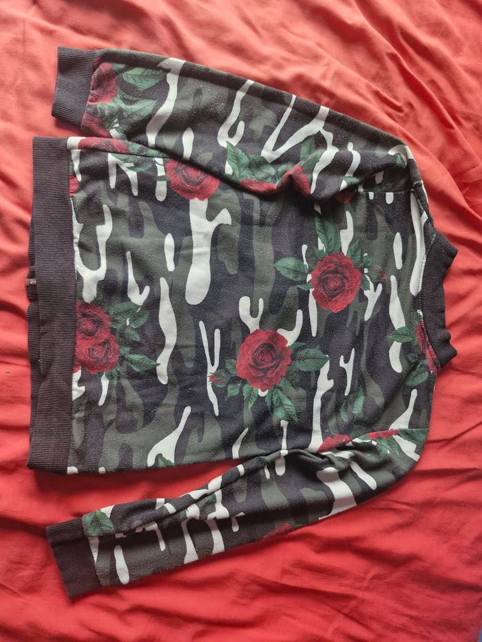 Superbe veste zippée camouflage et roses - photo numéro 8