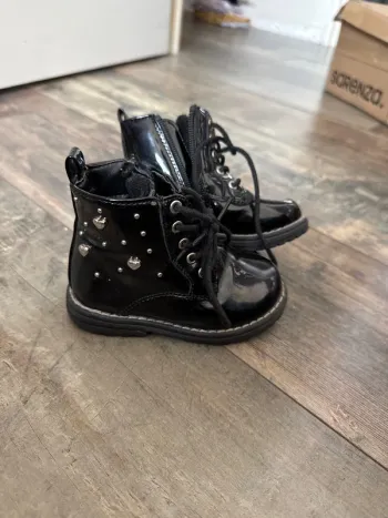 Bottines à lacets taille 22