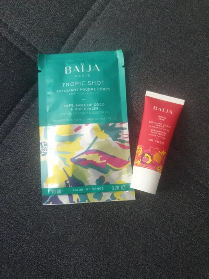 Neuf lot exfoliants visage et corps marque Baïja