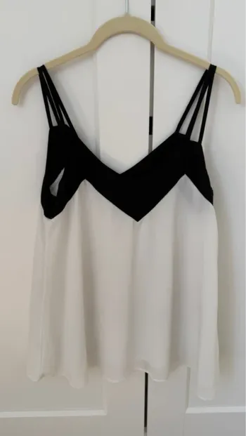 Top blanc et noir