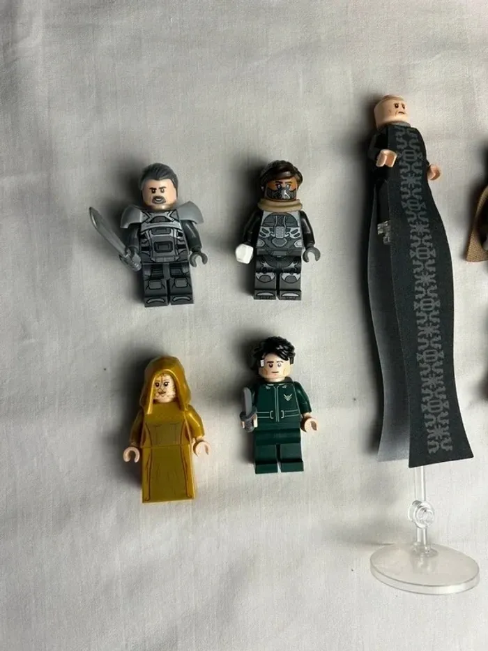 LEGO Dune Minifigures (10327) Ensemble complet de 8 personnages + accessoires - photo numéro 2