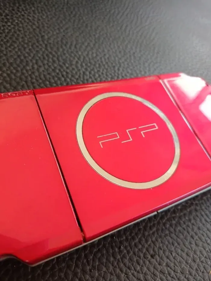 PSP 3004 Slim Rouge Radiant Red Sony - photo numéro 4