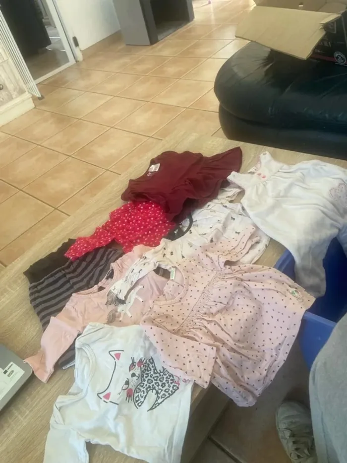 Lot fille 1 mois (8 pièces) - photo numéro 2