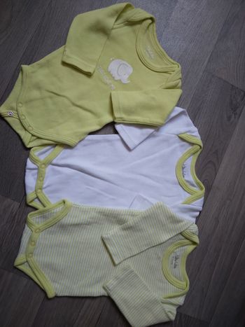 Lot bodies 3 mois