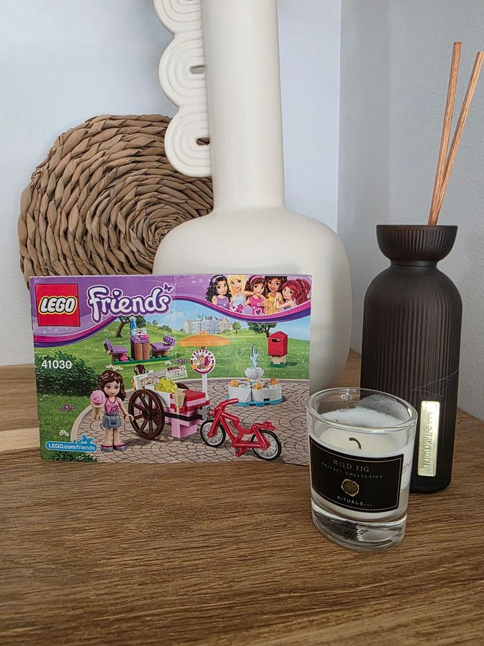Lego friends 41030
Le stand de glace d'Olivia
Excellent état 
Complet

Ce set n'est plus fabriqué par Lego.
Pièce de Collection - photo numéro 2