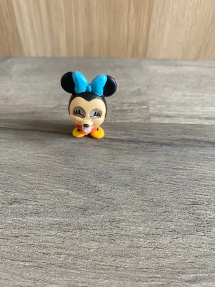 Disney doorables Minnie