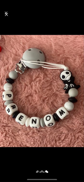 Attache tétine jack