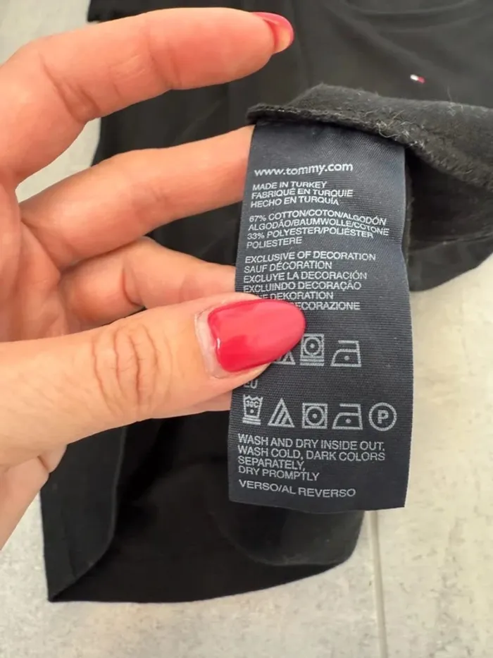 T-shirt Tommy Hilfiger femme noir taille L très bon état - photo numéro 8