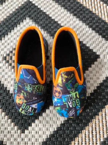 Chaussons "Avec Amour" taille 24  Motif football neuve