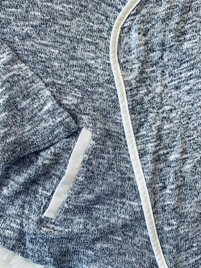 Gilet fin asymétrique avec liseré blanc - photo numéro 2