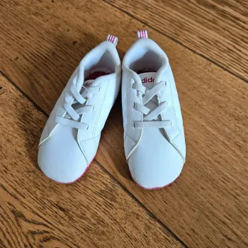 Baskets Adidas bébé 21