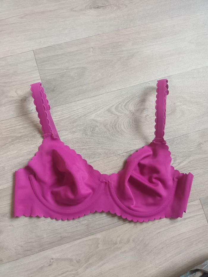 Soutien gorge 95B Dim rose avec armature neuf