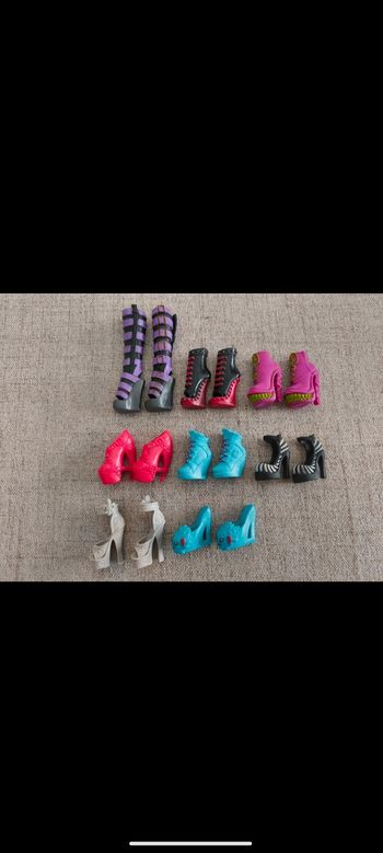 Chaussures poupée monster high
