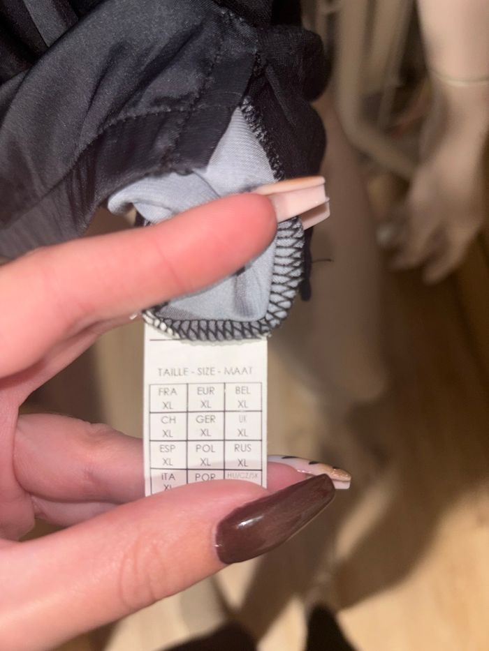 T shirt noir - photo numéro 2