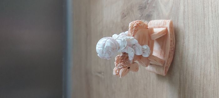 Enfant sur cheval a bascule - photo numéro 3