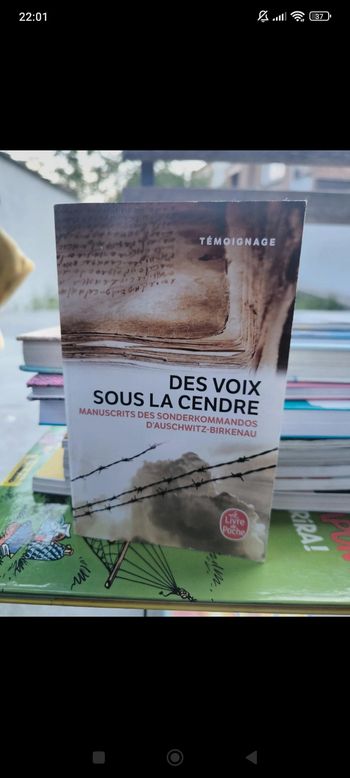 Des voix sous la cendre