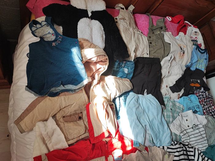 Lot d'une quarantaine de vêtements en 6 mois 2 ème partie - photo numéro 5