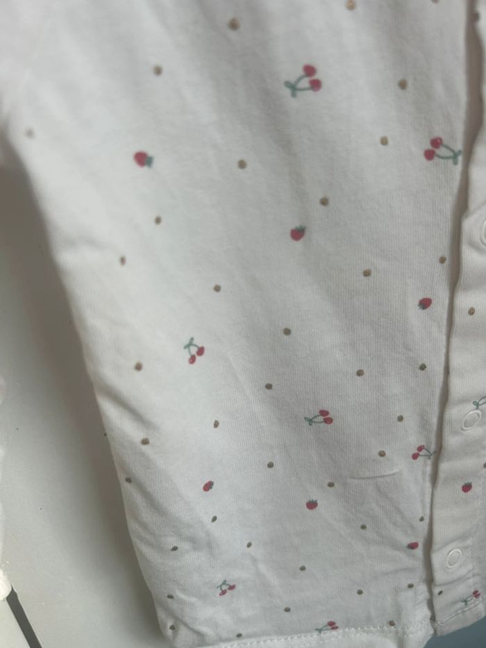 Haut blanc , fleurs col dentelle , 9 mois - photo numéro 6