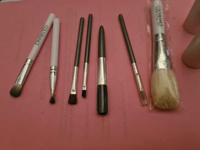 Lot 7 pinceaux de maquillage. Nivea. Neuf