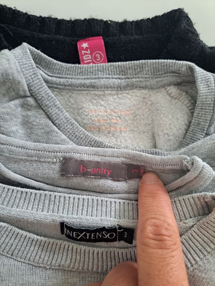 Lot de 4 pulls fins fille 3 ans BE - photo numéro 9