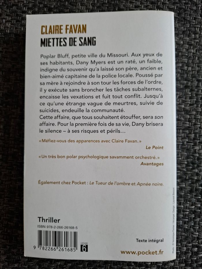 Thriller de Claire Favan Miettes de sang en très bon état - photo numéro 2