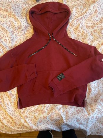 Sweat à capuche bordeaux