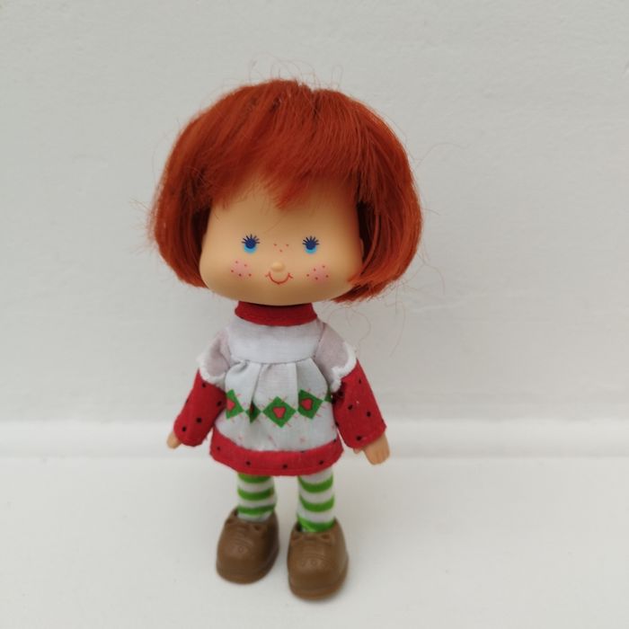 Poupée charlotte aux fraises