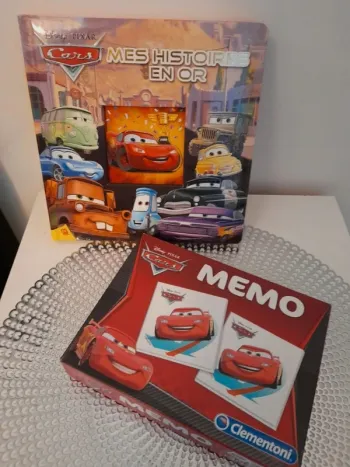 Livre et carte mémoire Cars