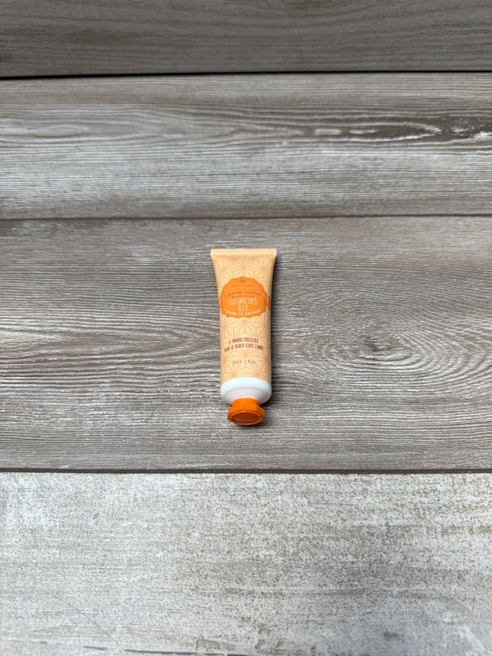 Crème pour les mains.