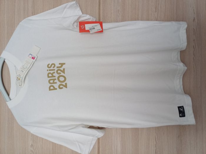 T-shirt homme decathlon neuf taille L