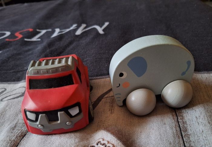 Lot voiture + éléphant 1er âge