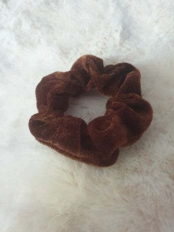 Neuf chouchou en velours marron