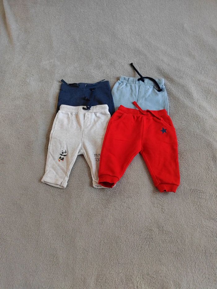 Lot 4 joggings 6 mois